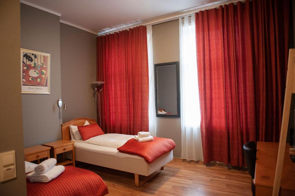 Henriks Hotell Skien Exterior foto